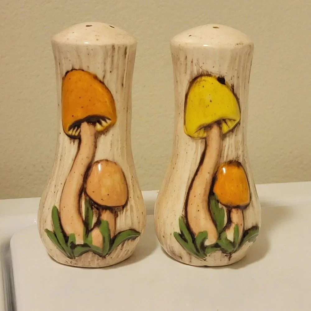 Vintage 70s Ceramic Groovy Mushroom Salt & Pepper Shaker Set 4.5